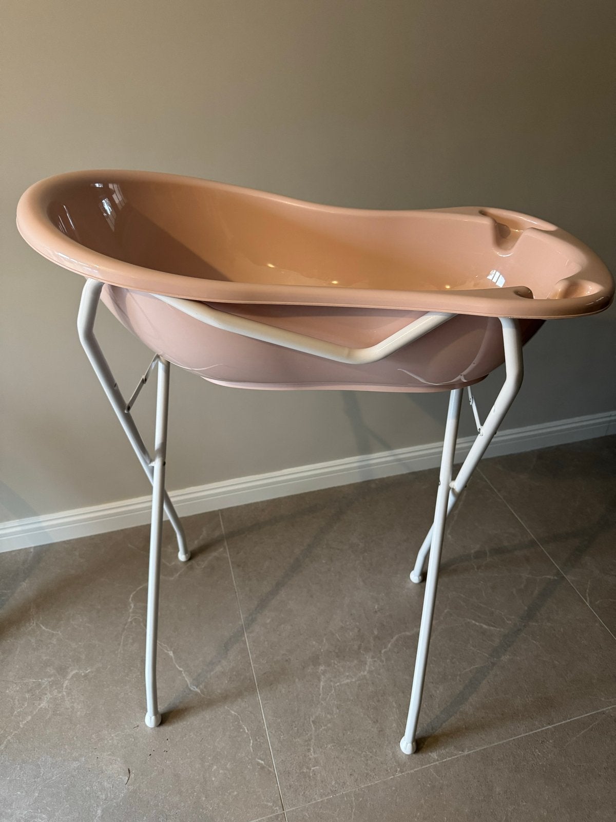 Babybadje met standaard - Roze, Gebruikt, Badje, Standaard, Ophalen