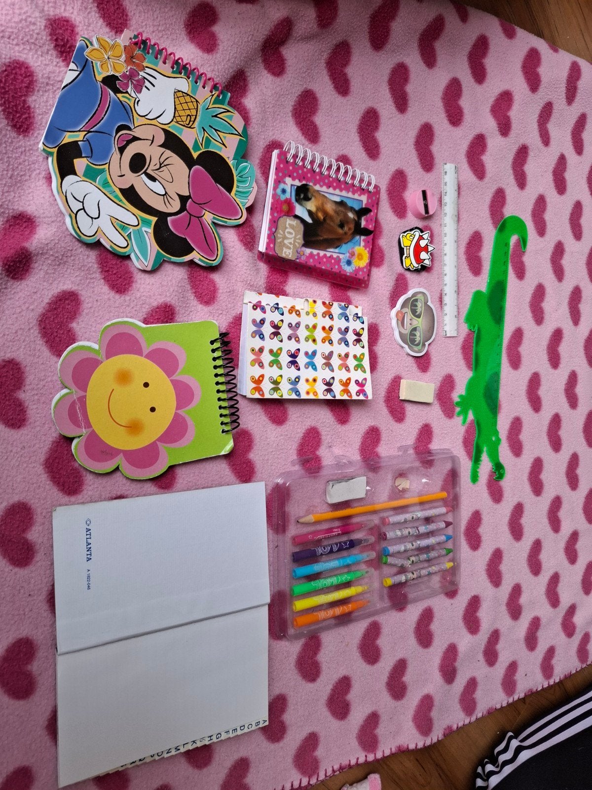 notitieblokje, gum, lineaal, adresboek, krijtjes enz, Diversen, Schoolbenodigdheden, Ophalen of Verzenden