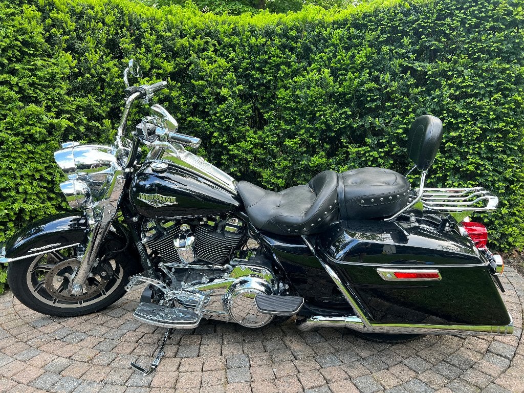 Harley-Davidson 2019 • Zwart • Veel chroom • maar 2.600 km, 2 cilinders, 1745 cc, Electronisch instelbare dempers, Motorrijbewijs A