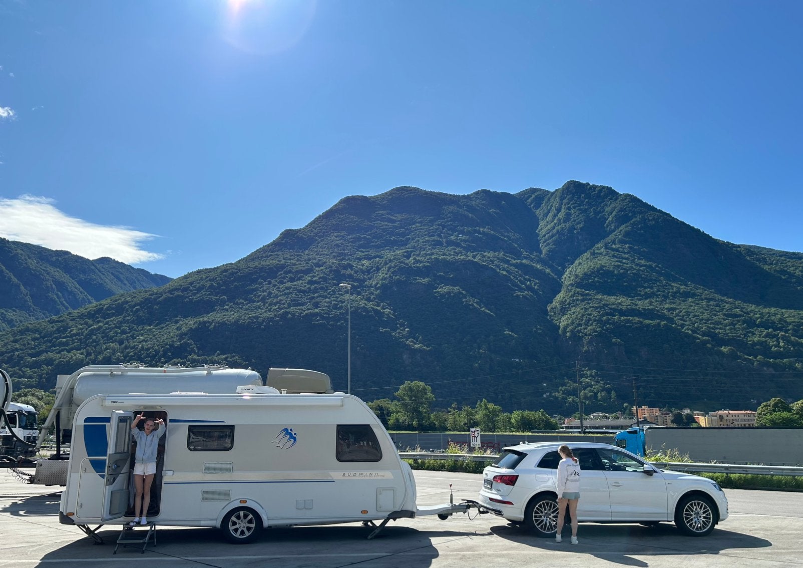 Knaus 500FDK 2017 (duitse caravan), Caravans en Kamperen, Caravans, Overige typen, Treinzit, Particulier, Luifel