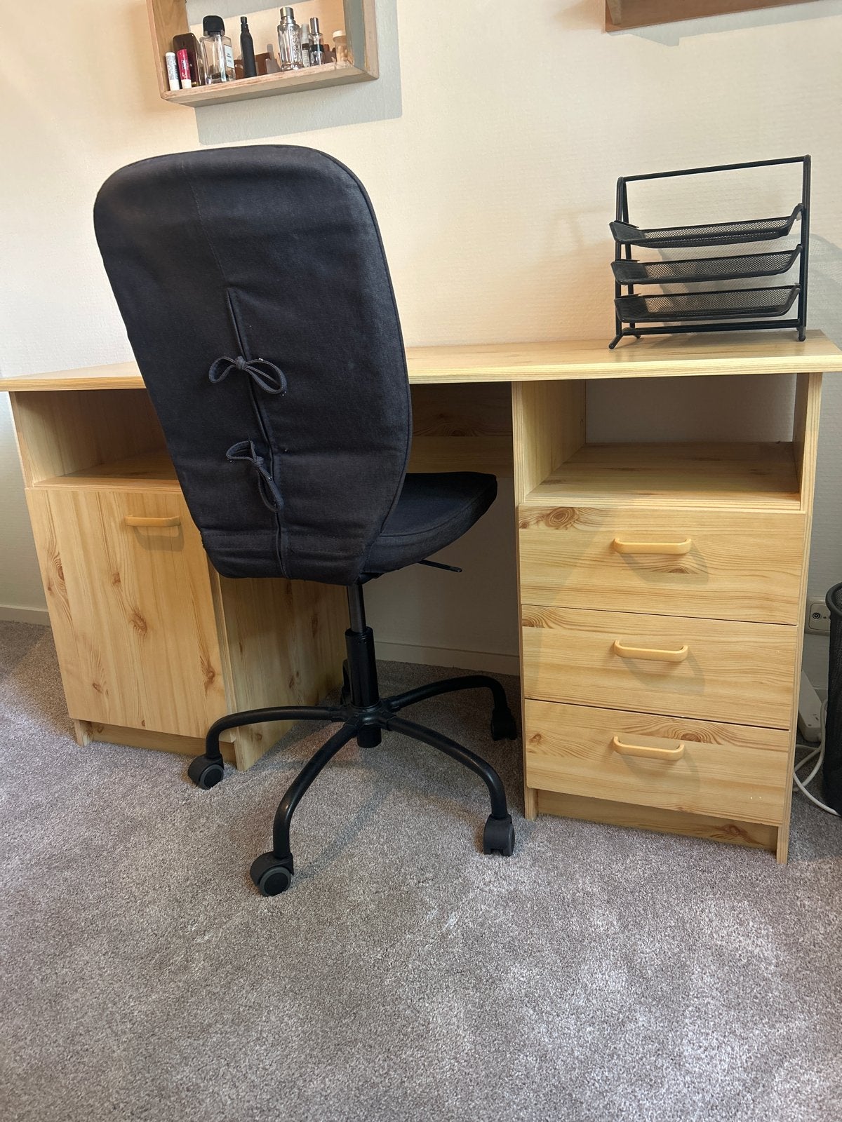 Mooi houten bureau met stoel te koop, Huis en Inrichting, Bureaus, Ophalen, Met lades, Gebruikt, Hout