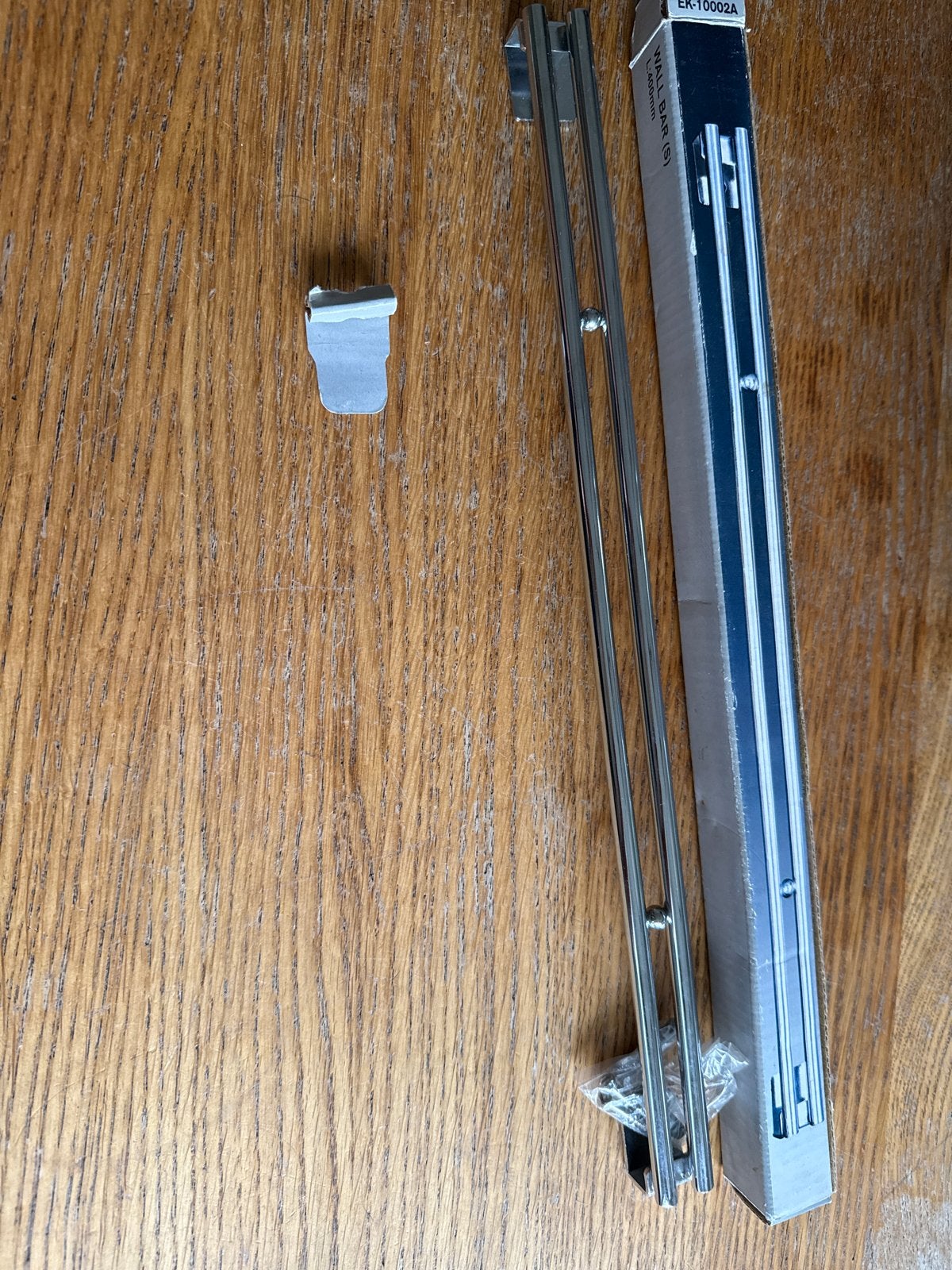 Nieuwe Handdoekhouder / Wandrek (EK-10002A), Nieuw, Ophalen of Verzenden, Zilver, Metaal