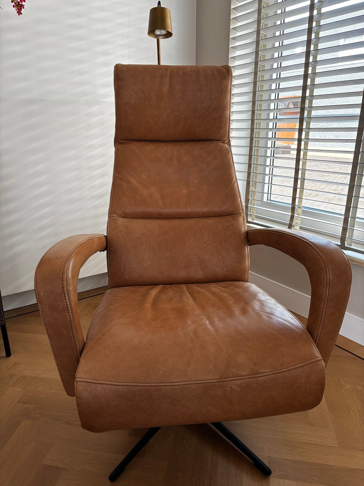Leren relaxfauteuil met elektrische verstelling, Huis en Inrichting, Stoelen, Bruin, Leer, Ophalen of Verzenden, Zo goed als nieuw