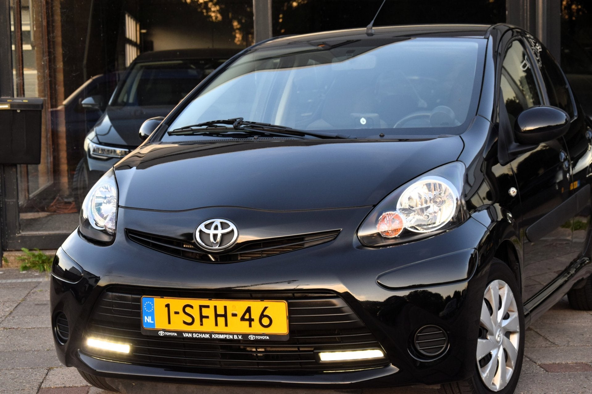 Toyota Aygo 1.0 VVT-i Aspiration Navigatie | Automaat, Auto's, Euro 5, Gebruikt, 4 stoelen, Origineel Nederlands