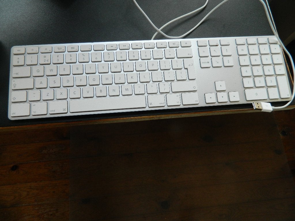 Apple qwerty numeriek keyboard bedraad & magic mouse, Toetsenbord en muis-set, Numeriek, Ophalen of Verzenden, Zo goed als nieuw