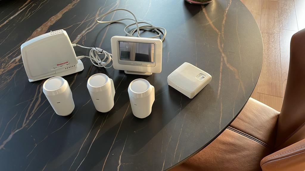 Honeywell Evohome Smart Thermostaat Systeem, Thermostaat, Gebruikt, Minder dan 30 cm, Minder dan 60 cm