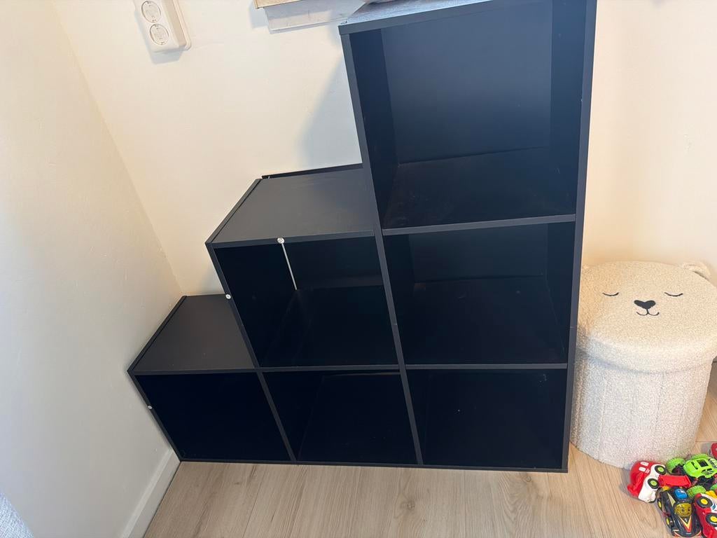 Zwarte kast met vakken, ideaal voor speelgoed, Huis en Inrichting, Kasten | Overige, Ophalen of Verzenden, Gebruikt