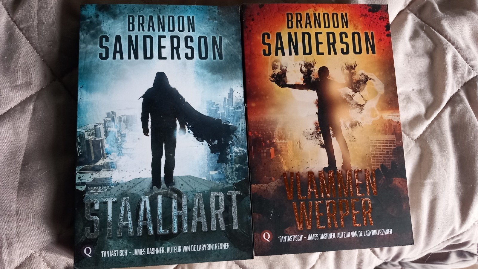 Brandon Sanderson - Staalhart & Vlammenwerper (2 boeken), Boeken, Fantasy, Ophalen of Verzenden, Zo goed als nieuw