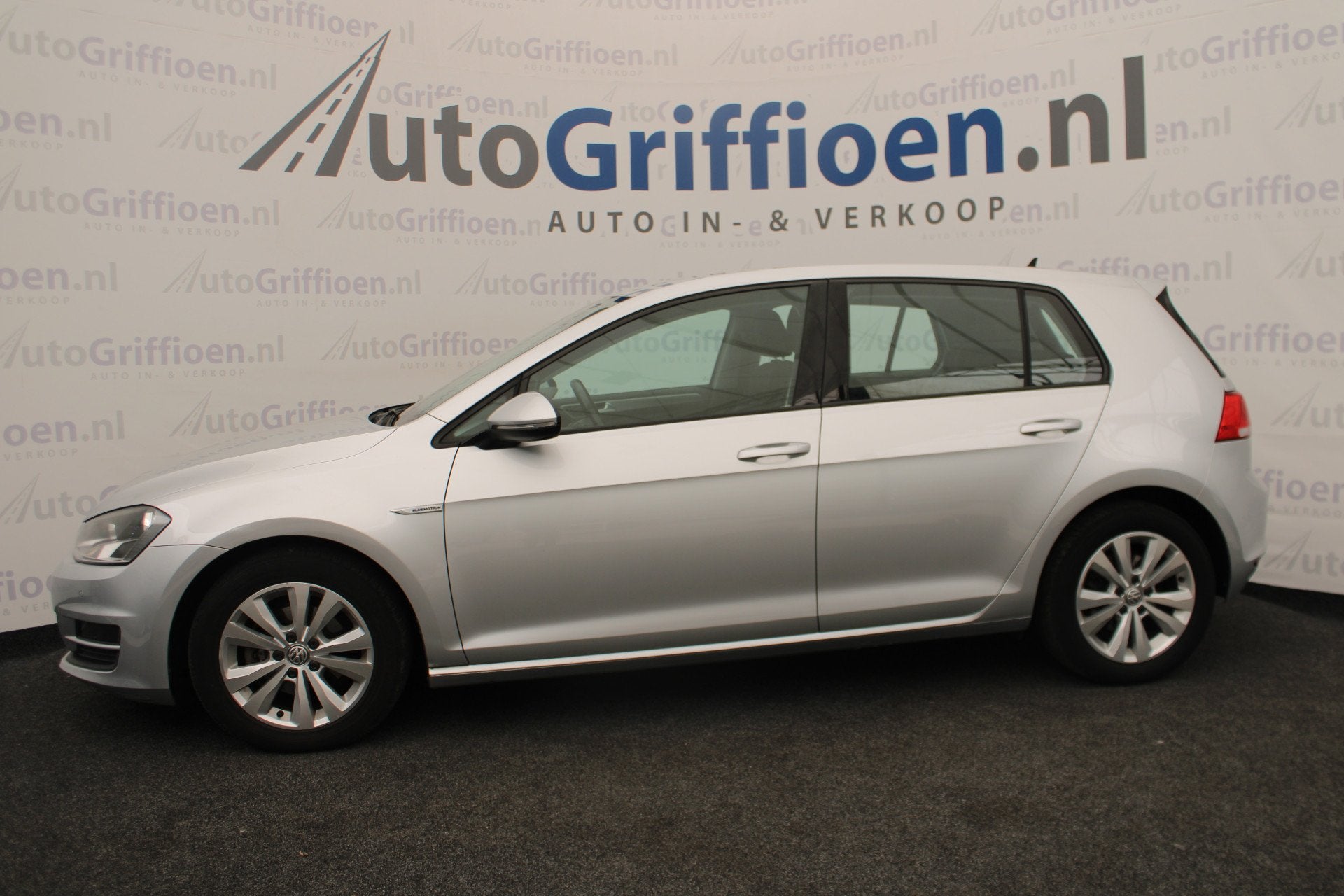 Foto 2 van Volkswagen Golf 1.0 TSI Comfortline keurige 5-deurs met klim