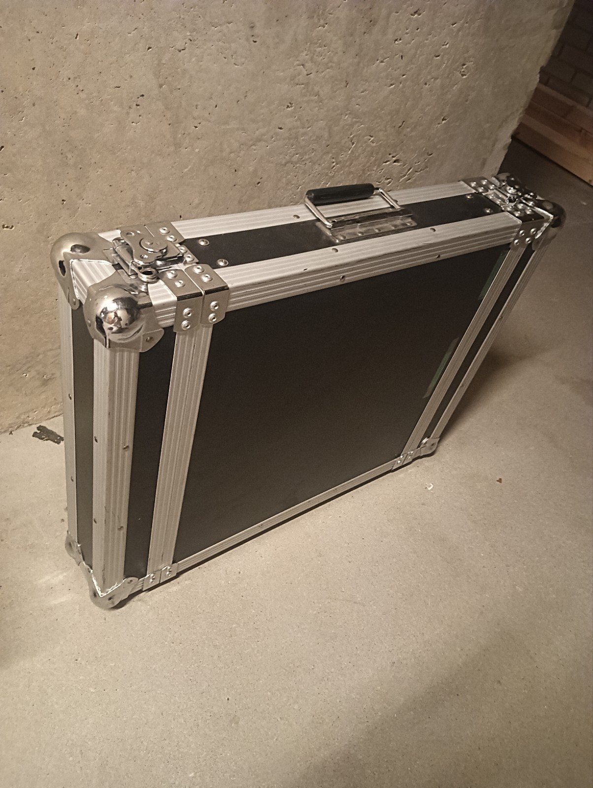 2he 19 inch double door Stevige Flightcase, Ophalen of Verzenden, Gebruikt, Overige instrumenten, Flightcase