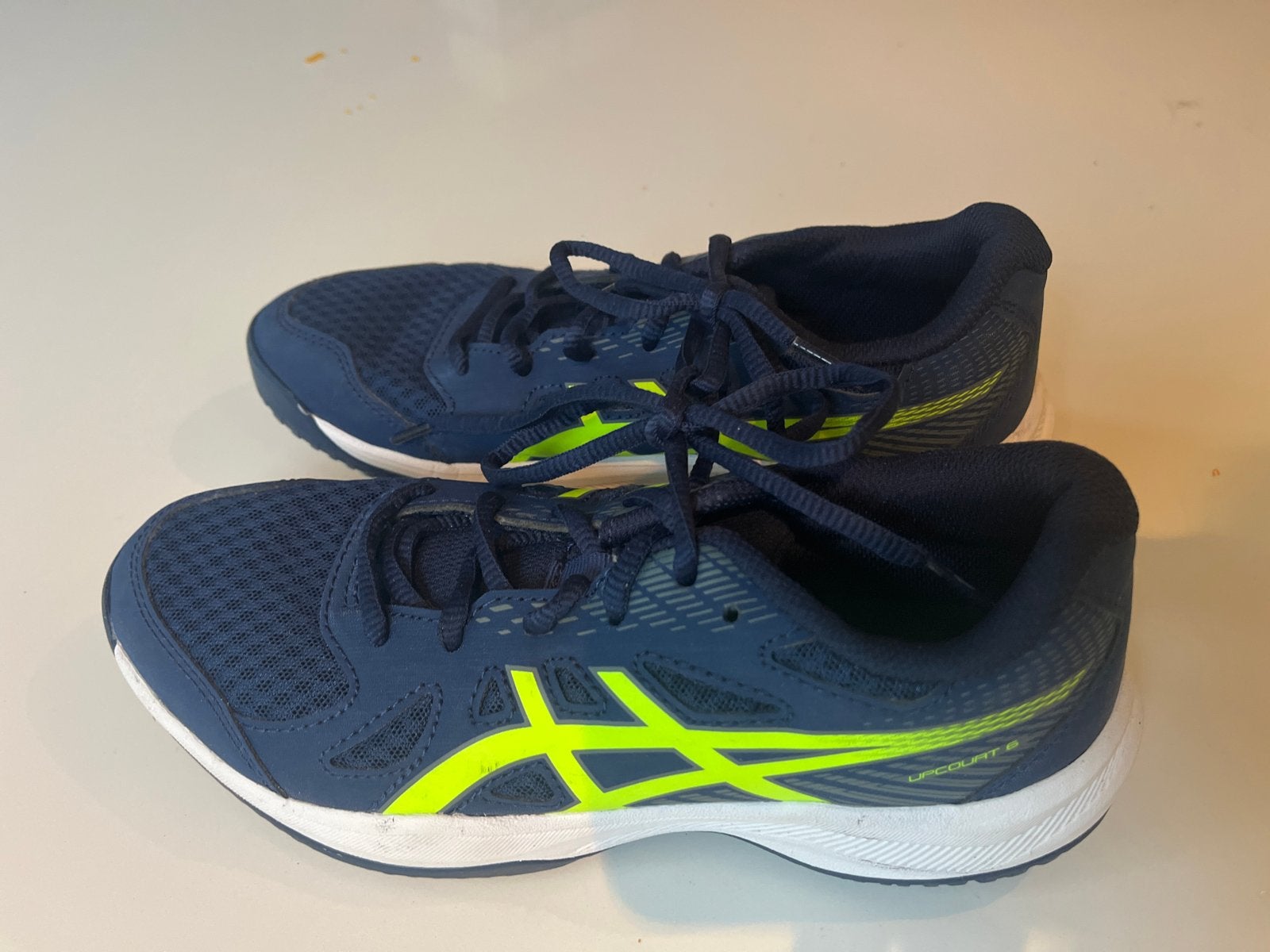 ASICS Upcourt 5 zaalhockeyschoenen - Maat 36, Sport en Fitness, Ophalen, Zo goed als nieuw, Schoenen