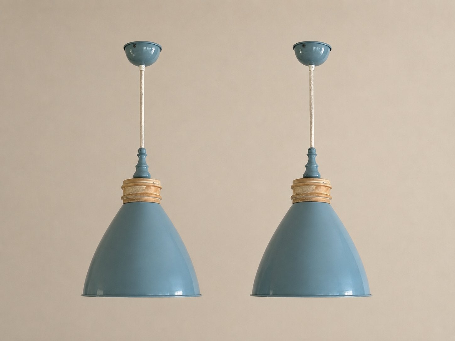 2 blauwe hanglampen met houten accent, Ophalen, Zo goed als nieuw, Metaal, E27 (groot)