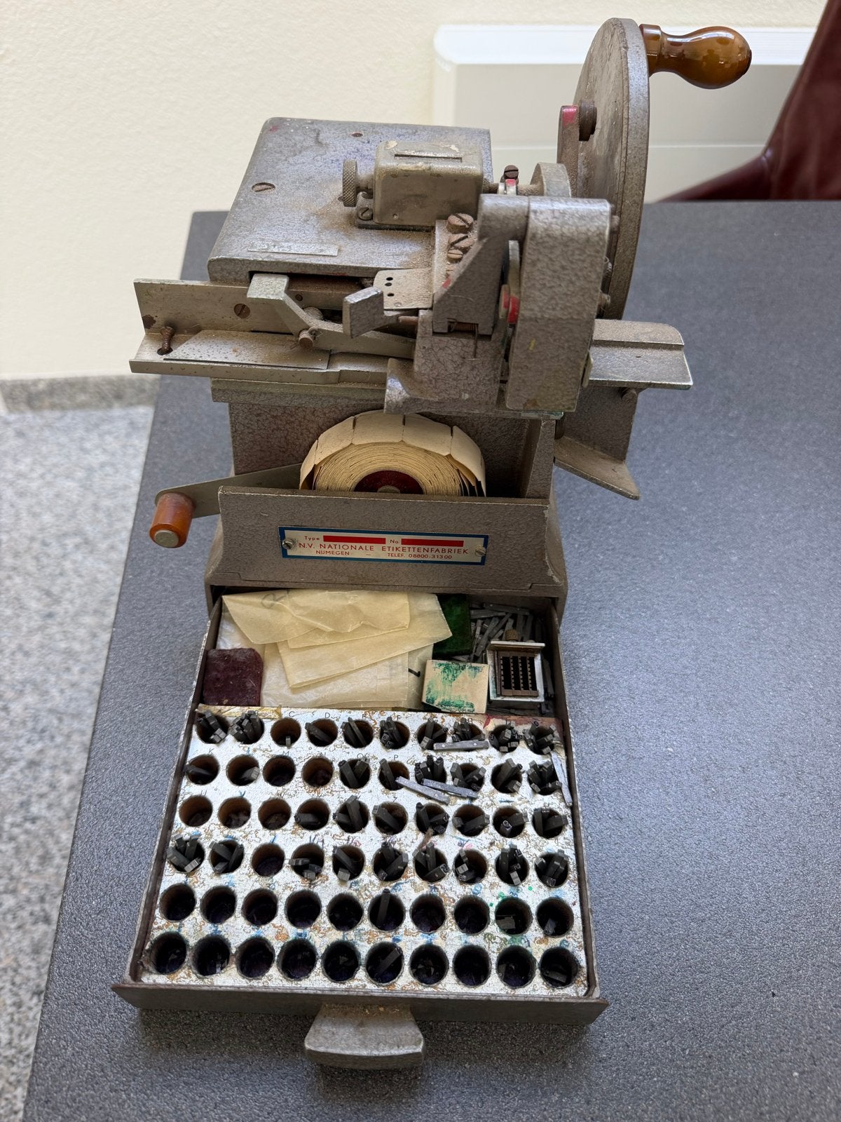 Antieke Etiketteermachine N.V. Nationale Etikettenfabriek, Ophalen of Verzenden