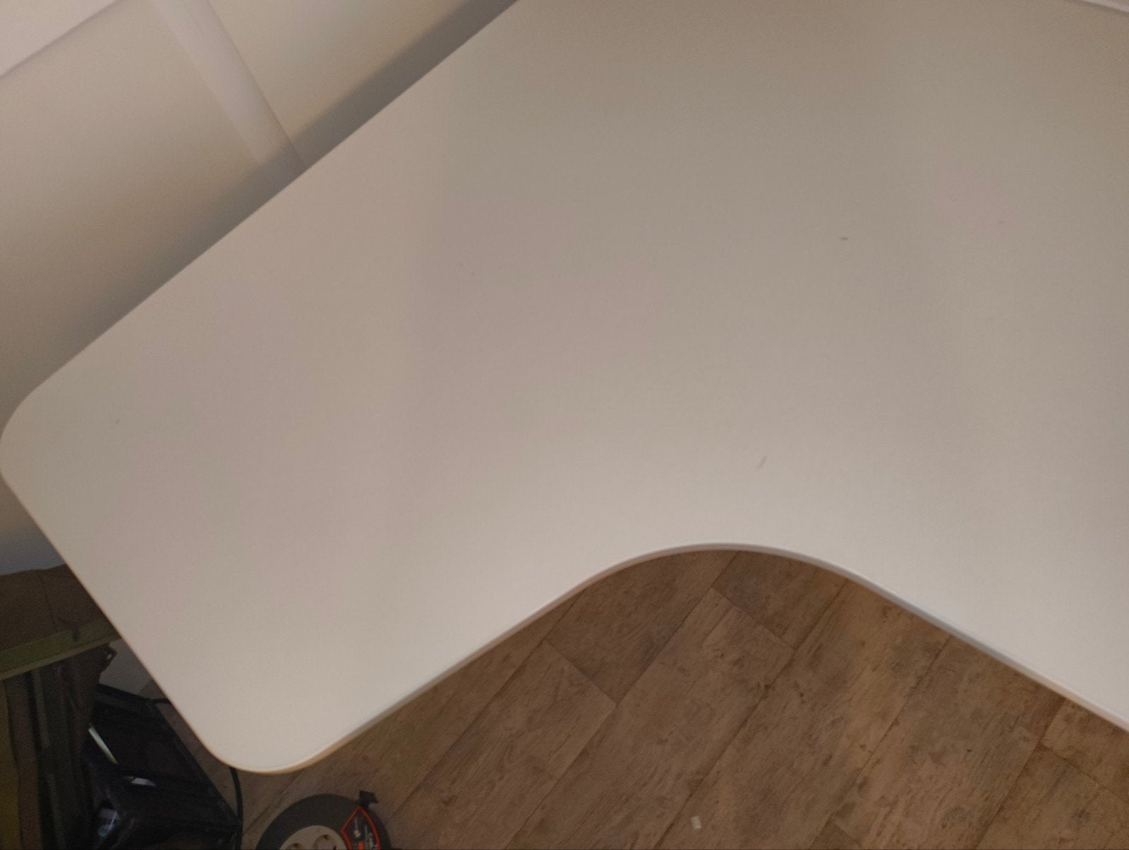 Ikea bekant hoekbureau, Huis en Inrichting, Bureaus, Ophalen, In hoogte verstelbaar, Zo goed als nieuw