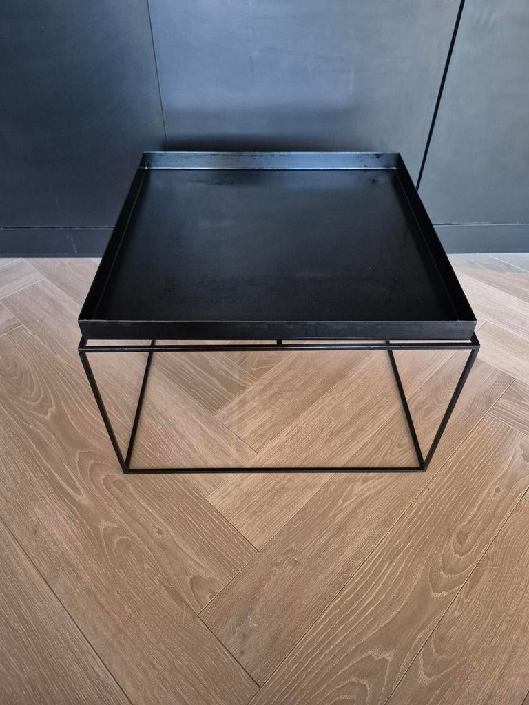 HAY Tray Tafel 60x60cm Zwart Staal - Design Bijzettafel, Huis en Inrichting, Ophalen, Gebruikt, 50 tot 100 cm, Vierkant