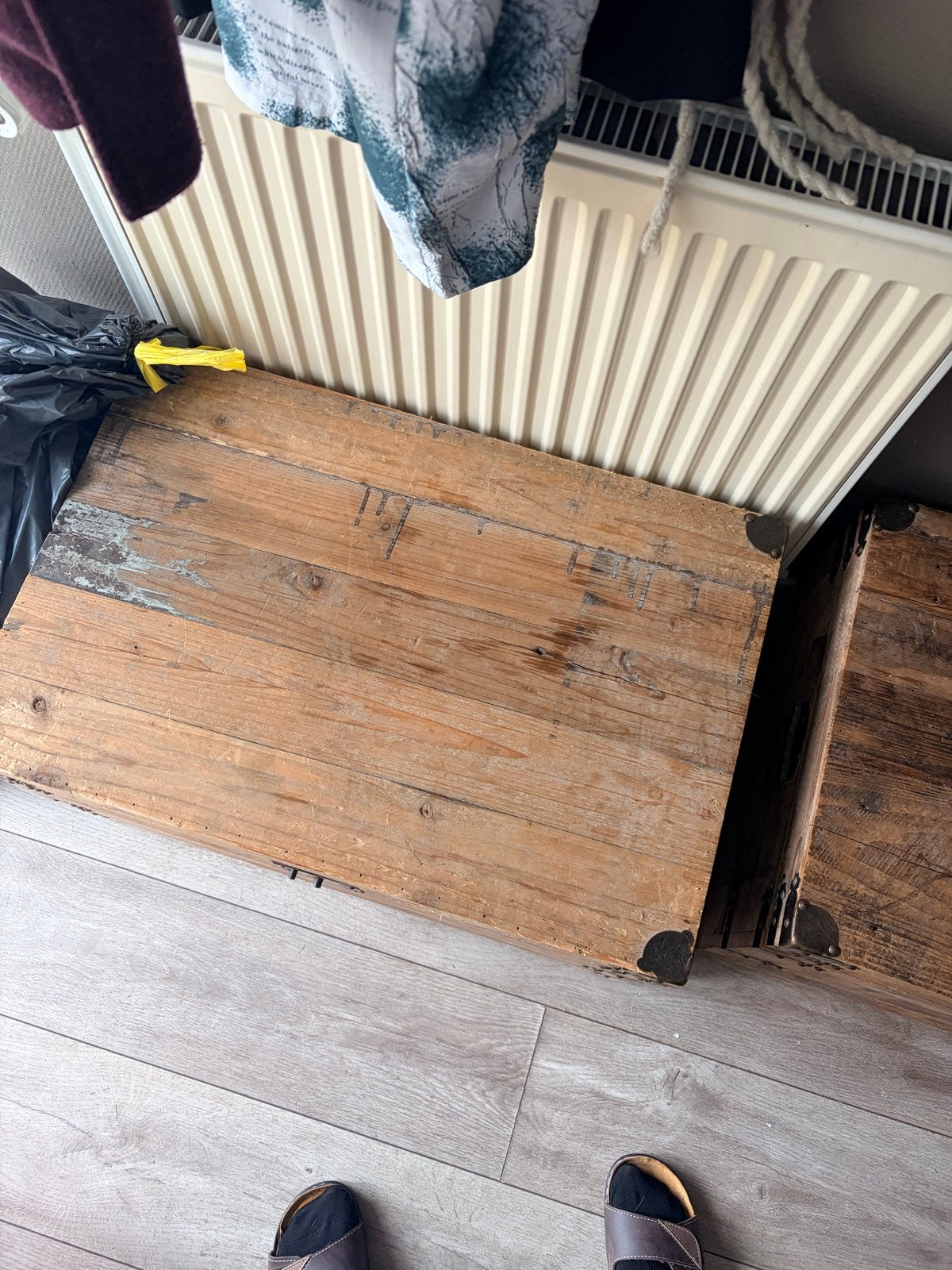 Houten kist met gebruikerssporen, 68x46 cm, Huis en Inrichting, Ophalen, Gebruikt, 50 tot 100 cm, Minder dan 50 cm