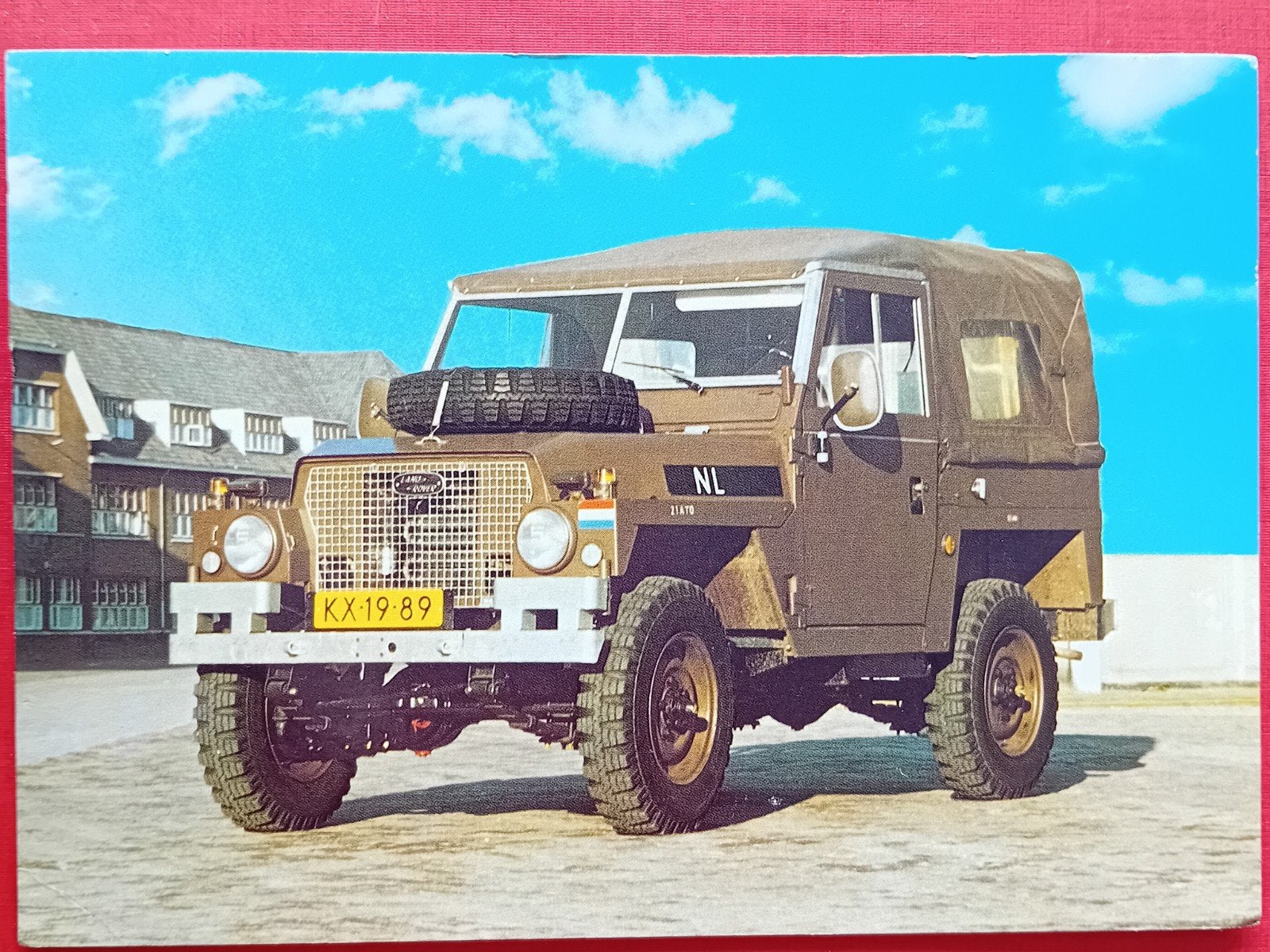 Ansichtkaart Personeelsvoertuig Landrover, Ophalen of Verzenden, Landmacht, Nederland, Foto of Poster