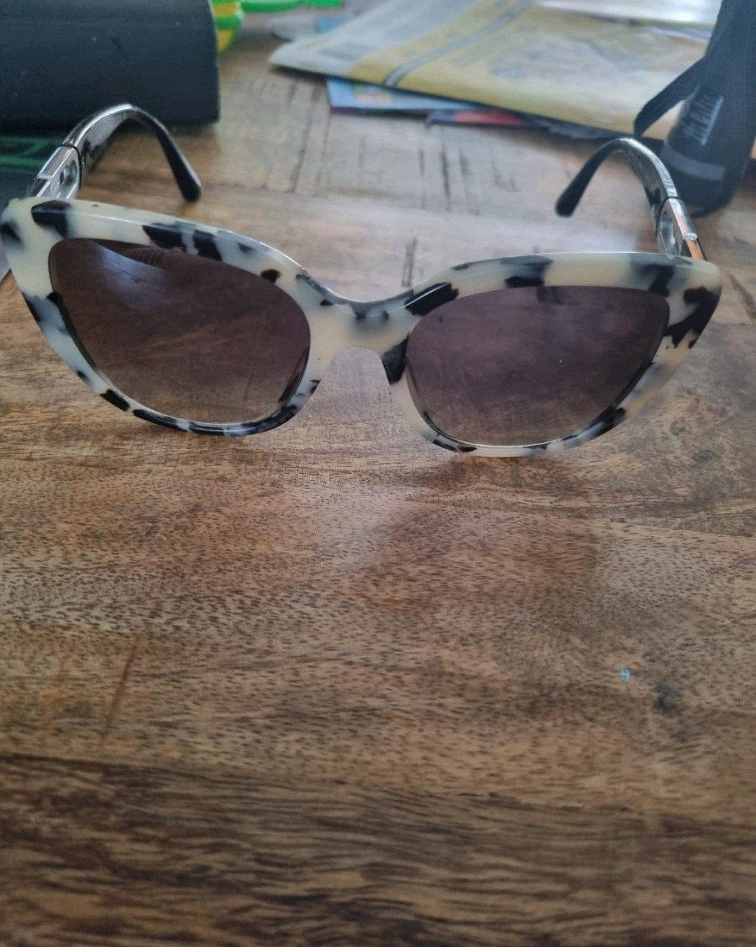 Emporio Armani Zonnebril - Wit/Zwart Gevlekt, Overige merken, Gebruikt, Zonnebril, Wit