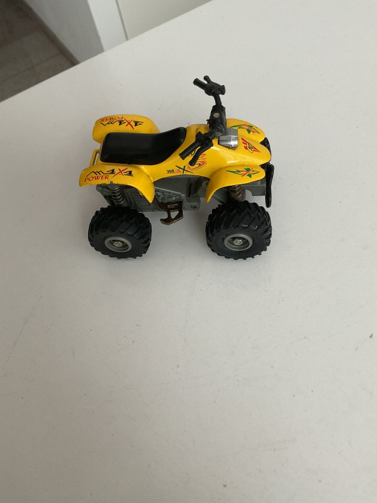 Quad model in de kleur Suzuki geel zeer mooi, Ophalen, Zo goed als nieuw, Auto