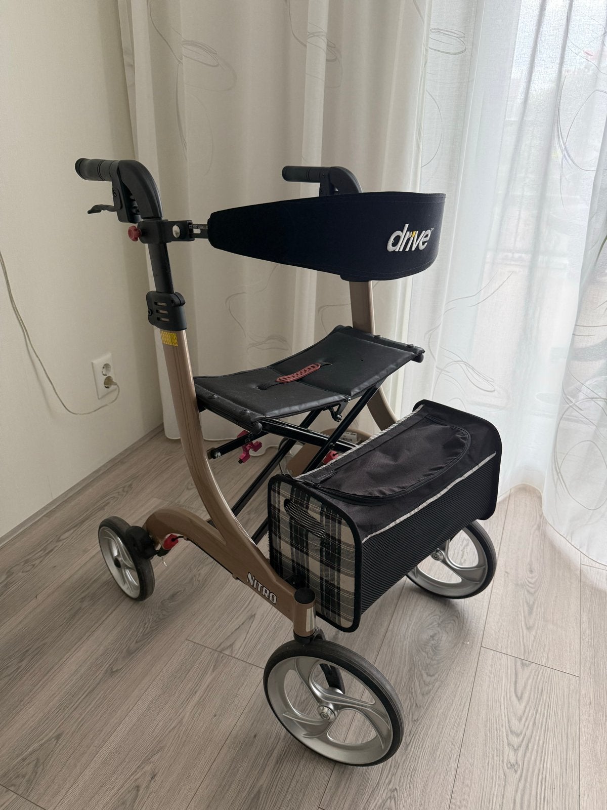 Drive Nitro Rollator – Lichtgewicht en inklapbaar, Ophalen, Lichtgewicht