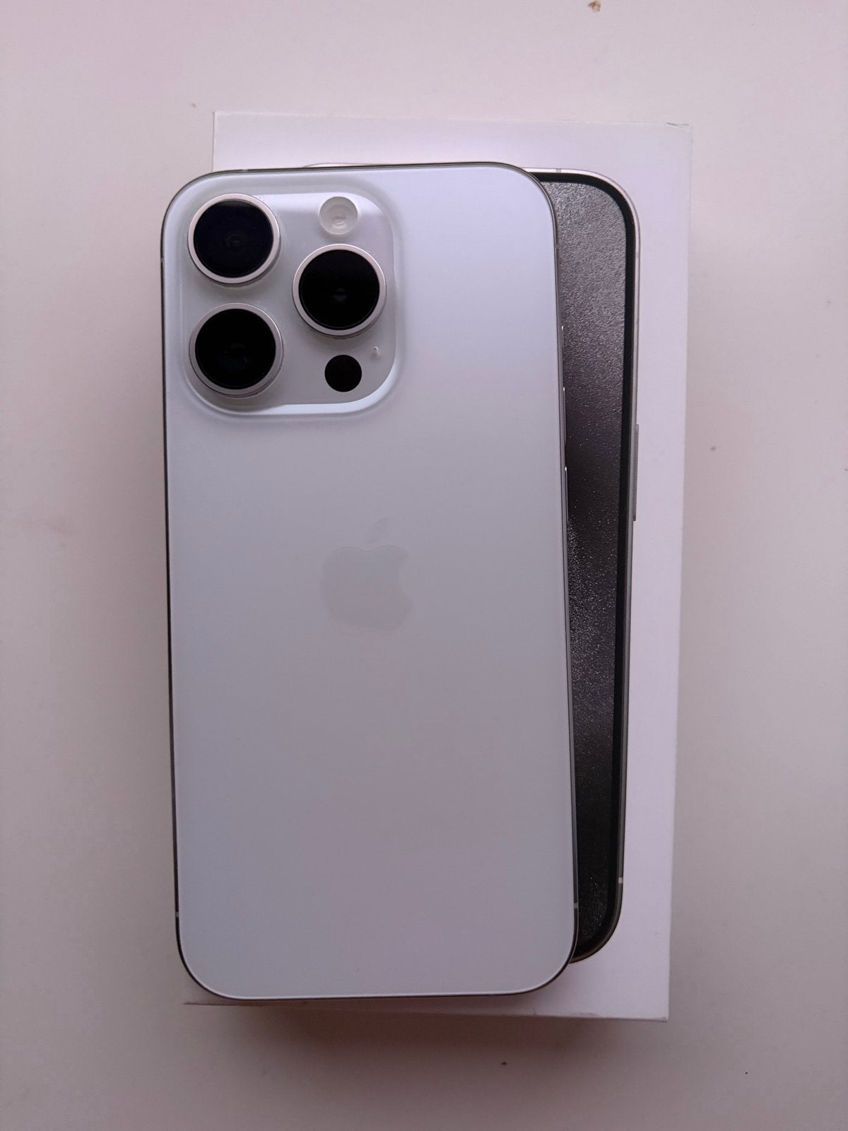 iPhone 15 Pro 128gb titanium wit - Zo goed als nieuw, Telecommunicatie, Mobiele telefoons | Apple iPhone, Ophalen, 128 GB, IPhone 15 Pro Max