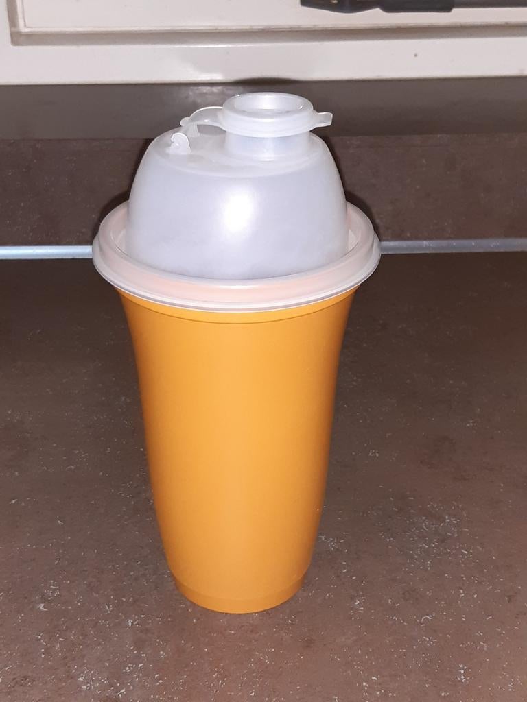 Tupperware vintage quickshaker nieuwstaat oranje 500 ml nr 3, Huis en Inrichting, Keuken | Tupperware, Ophalen of Verzenden, Oranje