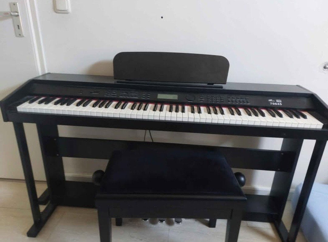 Piano met Stoel, Ophalen, Zo goed als nieuw, Zwart
