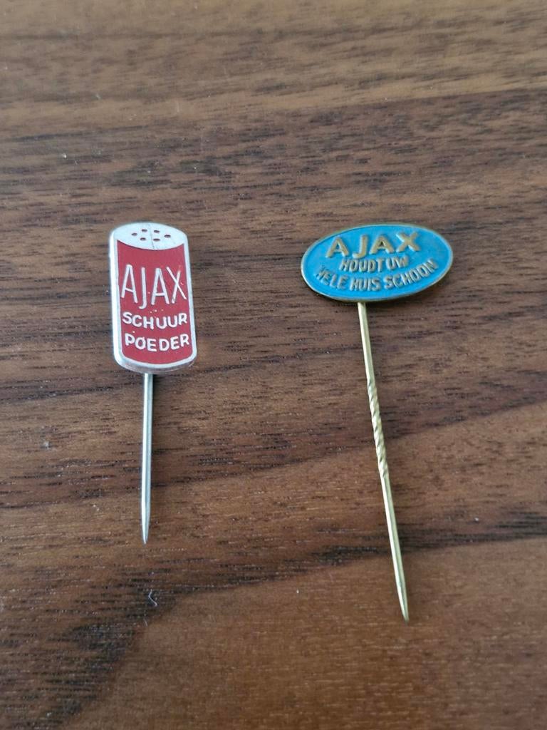 553 Vintage Ajax Schuurpoeder en Ajax Huishoudelijk Speldjes, Ophalen of Verzenden, Gebruikt, Merk, Speldje of Pin