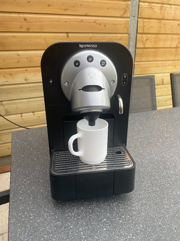 Zeer goede nespresso koffie apparaat, Ophalen, Gebruikt, Espresso apparaat, 10 kopjes of meer