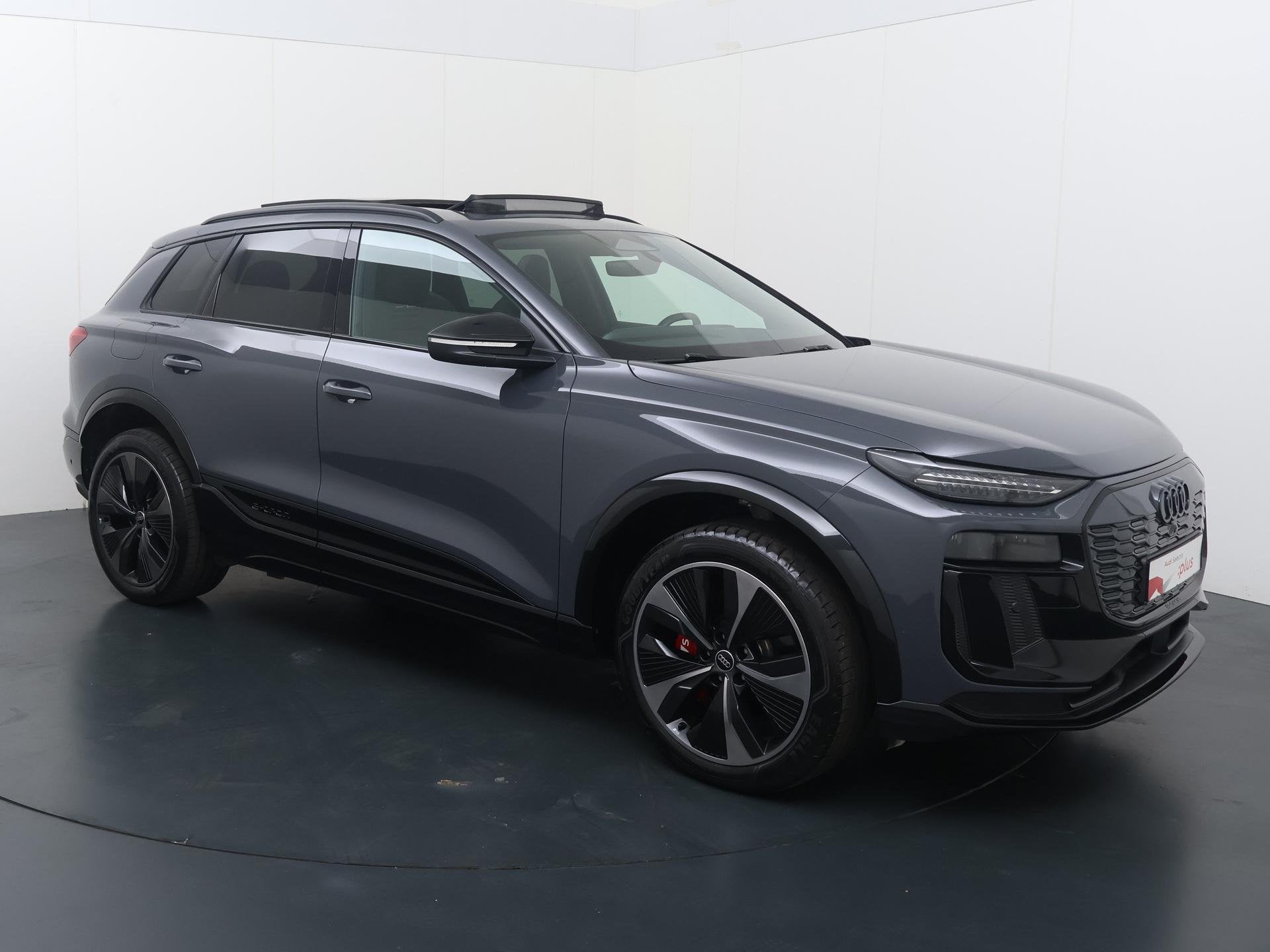 Audi SQ6 e-tron quattro 100 kWh | 490 PK | SoH 98% | Panoram, Auto's, Parkeerassistent, Gebruikt, Met garantie (alle), 2325 kg