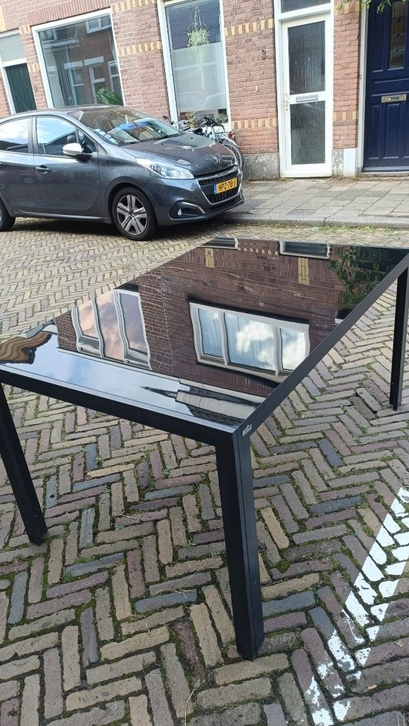 Tuintafel 144cm (langte) x 92cm (breedte)x 74cm (hoogte)