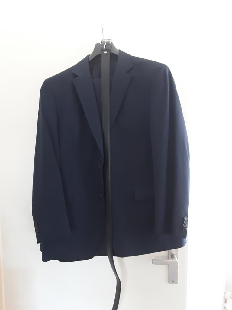 Mooi donkerblauw herenkostuum broek maat 26 en jasje maat 27, Kleding | Heren, Kostuums en Colberts, Ophalen of Verzenden, Zo goed als nieuw