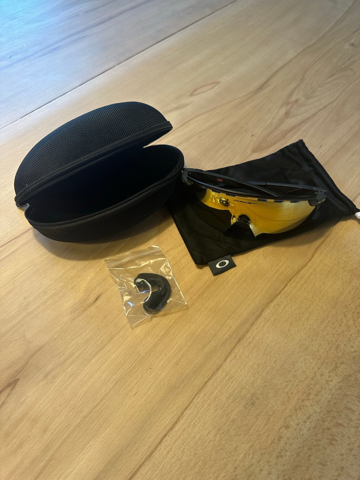 Oakley Encoder strike vented gold 24k, Sieraden, Tassen en Uiterlijk, Zonnebril, Overige kleuren, Ophalen of Verzenden, Zo goed als nieuw
