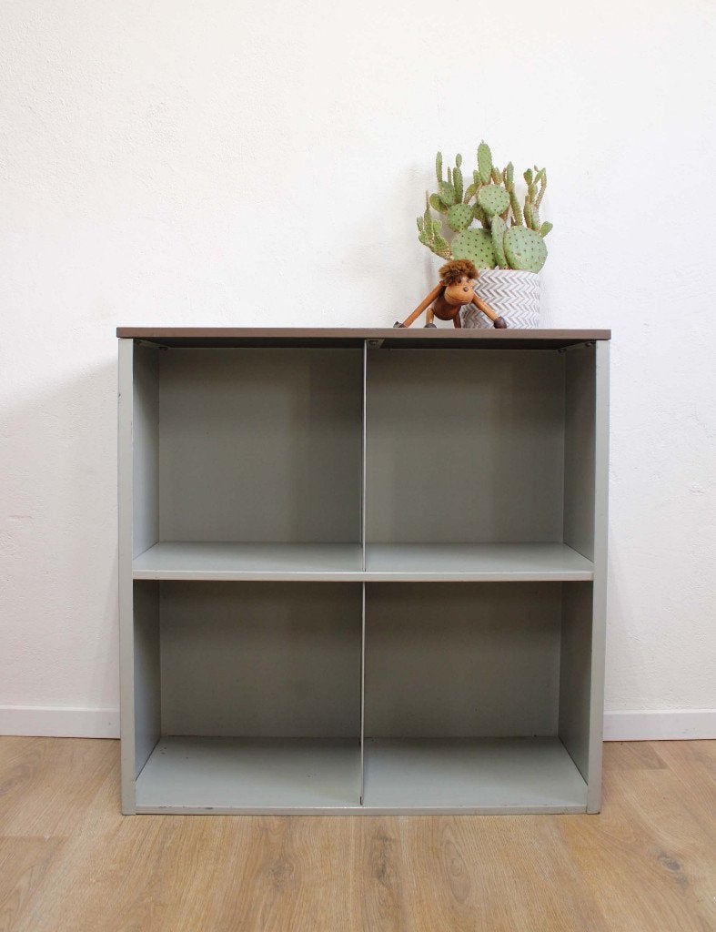 Vintage vakkenkast, Gispen? Metalen retro kast voor elpees, Met plank(en), Retro, vintage, man cave, industrieel, gispen, O, 50 tot 100 cm