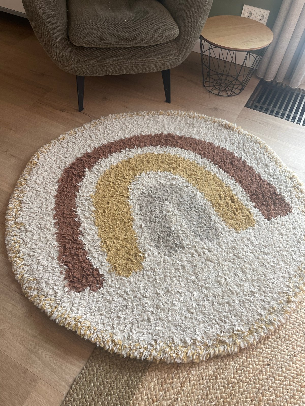 vloerkleed ecru met regenboog (oker, bruin, grijs), Gebruikt, 100 tot 150 cm, Rond, Ophalen of Verzenden