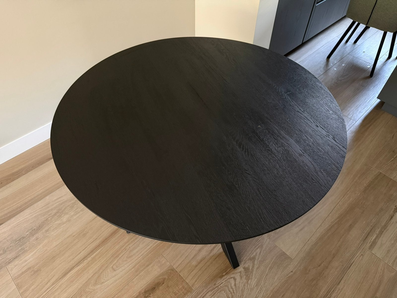 Ronde eiken zwarte eettafel, Huis en Inrichting, Tafels | Salontafels, Ophalen, 100 tot 150 cm, Rond, Zo goed als nieuw
