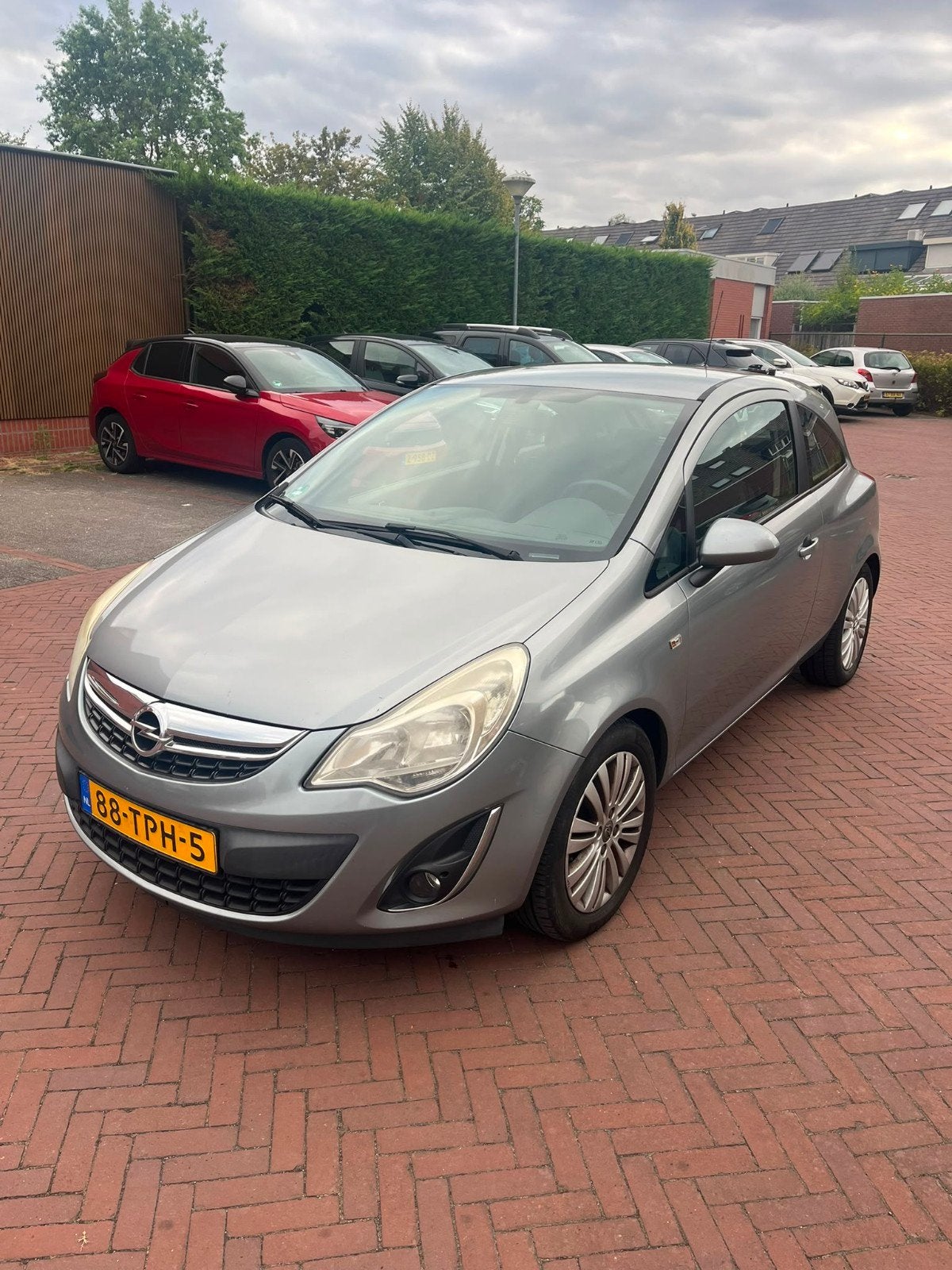 Opel Corsa 1.2 16V 3D 2012 Zilver, Voorwielaandrijving, Start-stop-systeem, 40 €/maand, 4 cilinders