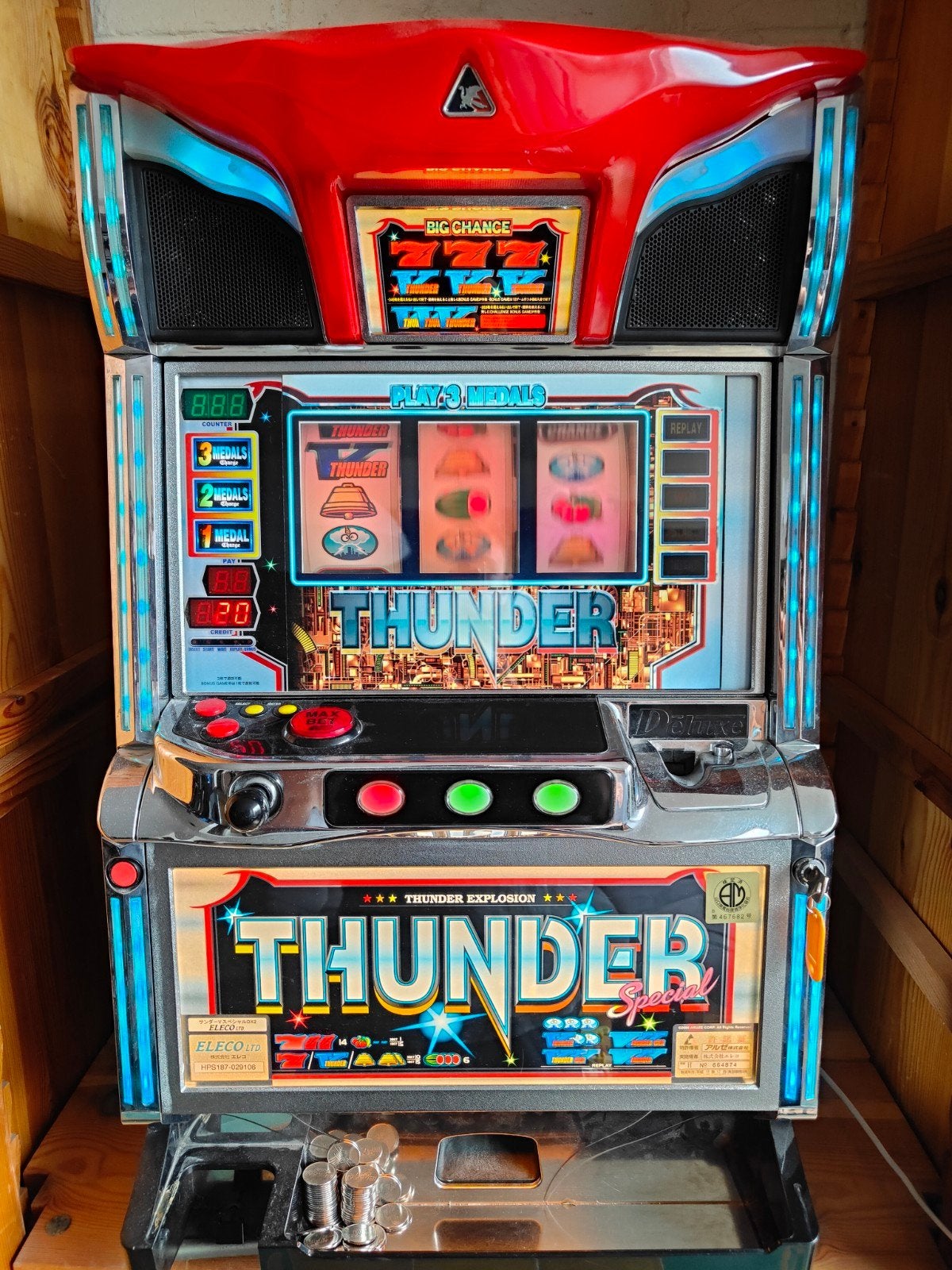 Gokkast Eleco Thunder V Special DX pachislot Japan 2006, Verzamelen, Overige munten, Ophalen, Gebruikt, Met sleutels