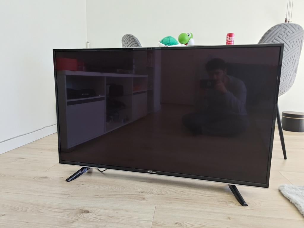 Grundig Fire TV 49" UHD met blauwe gloed (voor de handige), Audio, Tv en Foto, Televisies, Ophalen
