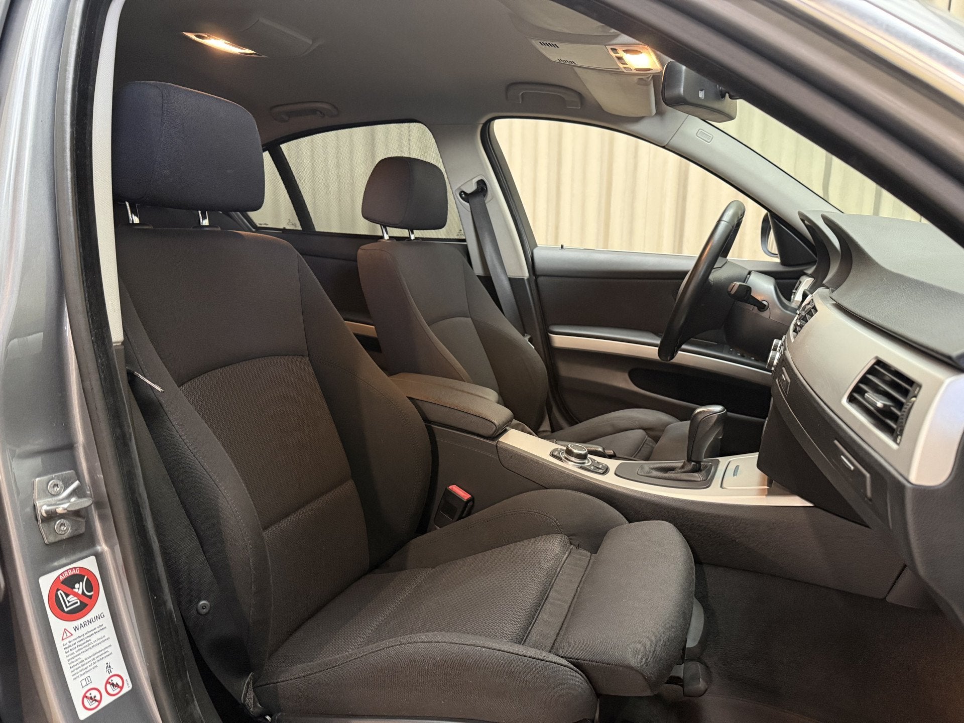 BMW 3-serie 325i High Executive 218 PK / Automaat / LCI Face, Auto's, Automaat, 745 kg, Gebruikt, 1435 kg