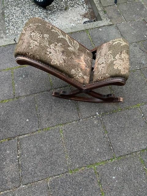 Vintage voetenbankje, Ophalen