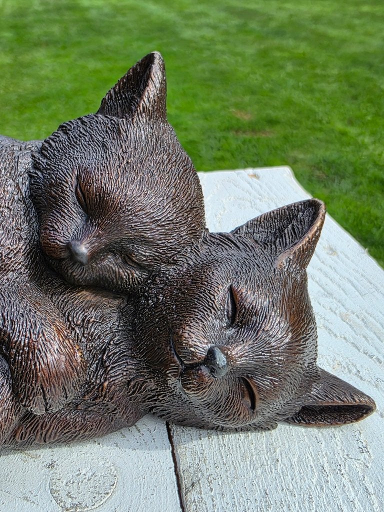 2 SLAPENDE POEZEN / KITTEN / Bronzen tuinbeeld, Dierenbeeld, Nieuw, Info@huisentuindecoratiemarie.nl, Huis en tuin decoratie marie