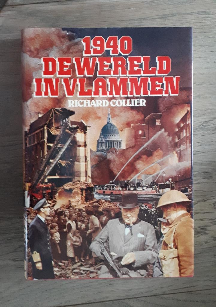 176..Richard Collier | 1940 De Wereld in Vlammen, Ophalen of Verzenden, Tweede Wereldoorlog, Gelezen, Overige onderwerpen