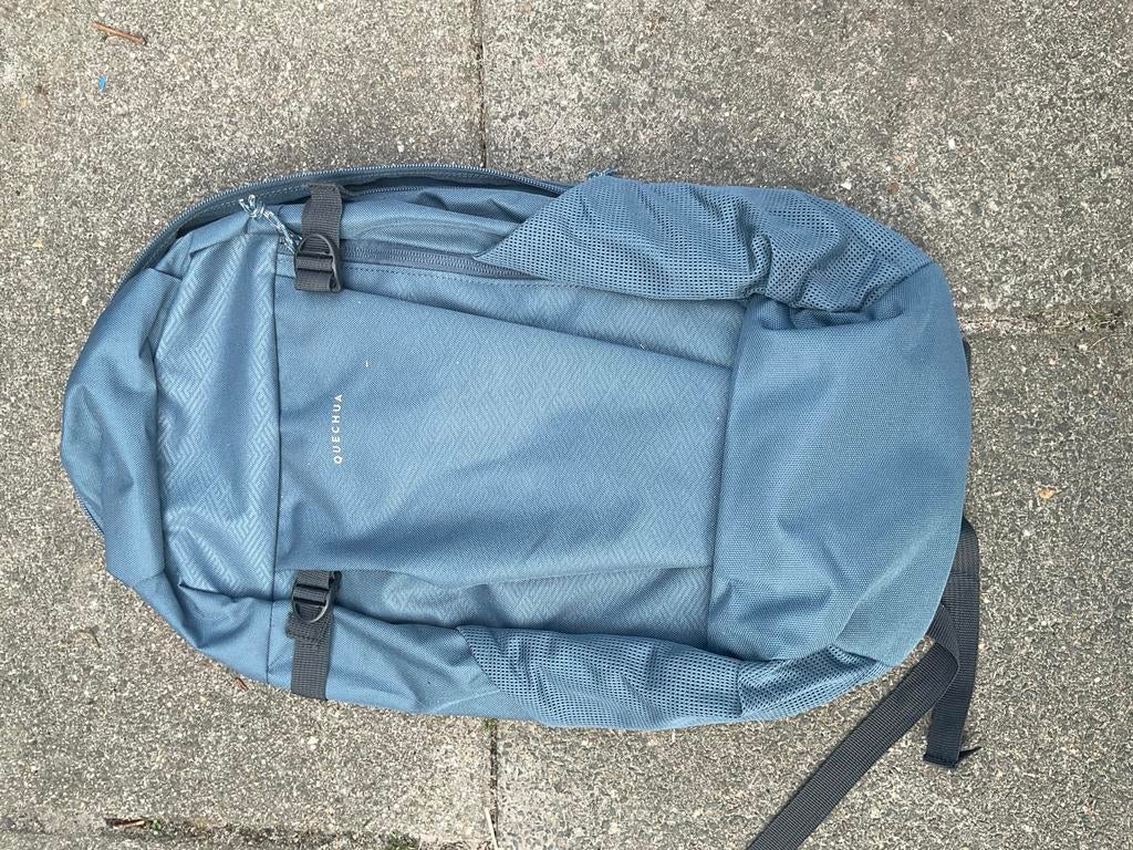 Quechua rugzak - Ideaal voor dagtochten, Gebruikt, 25 tot 40 cm, Trekking, Ophalen
