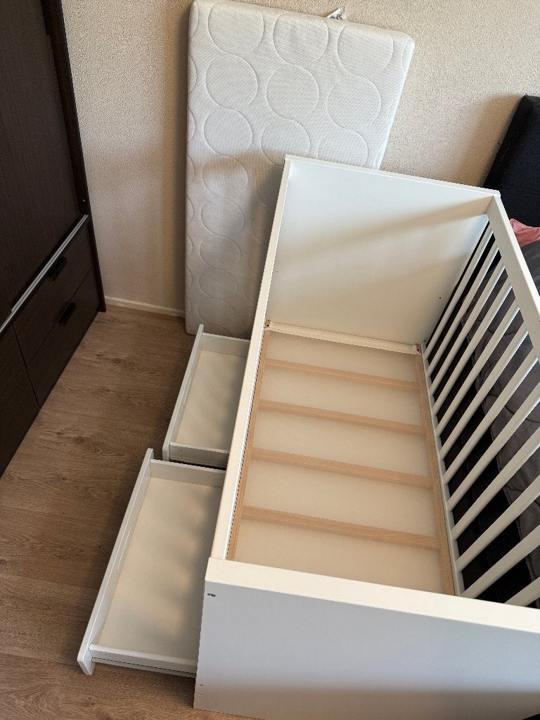 Ledikant IKEA incl matras MOET ZSM WEG!!!, Ophalen, Zo goed als nieuw, Ledikant