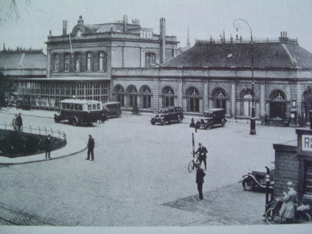 N.S.-stations in Brabant - Limburg - Zeeland., 20e eeuw of later, M. Vermooten, Ophalen of Verzenden, Zo goed als nieuw