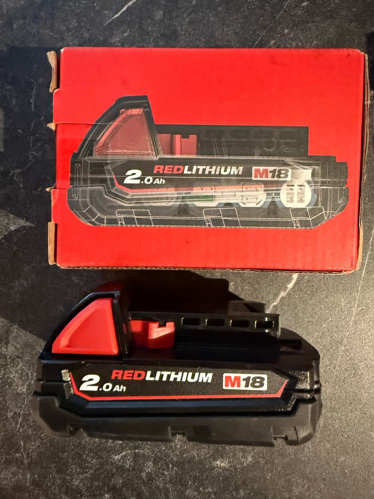 2 Nieuwe Milwaukee REDLITHIUM M18 2.0 Ah Accu's, Ophalen, Nieuw