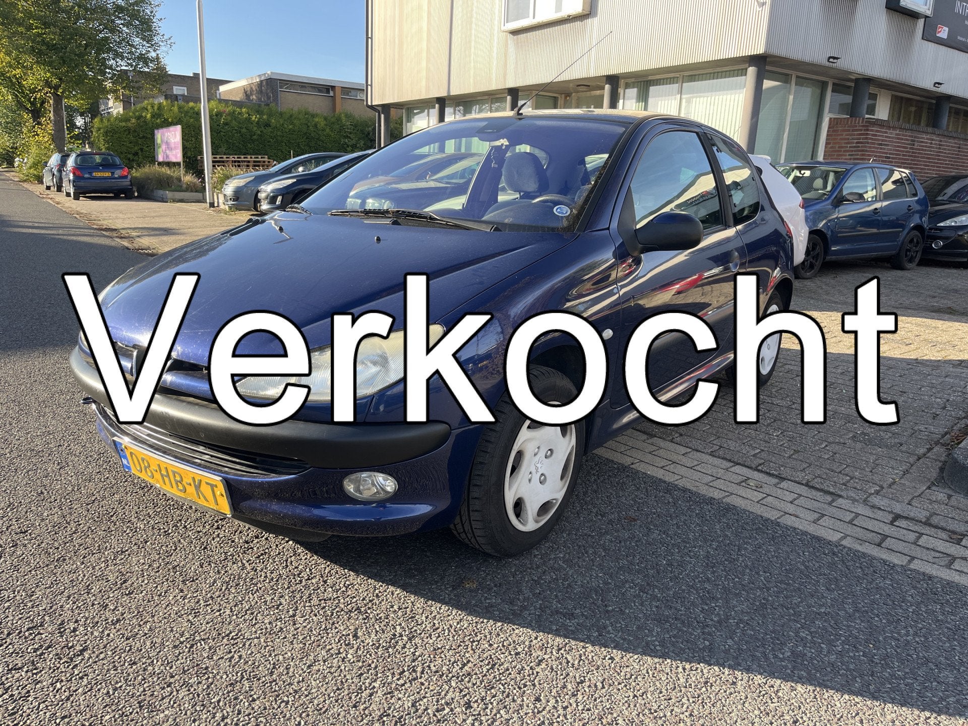 Peugeot 206 1.4 Gentry Clima Apk 22-11-2027 (bj 2001), Auto's, Voorwielaandrijving, 31 €/maand, 4 cilinders, Blauw