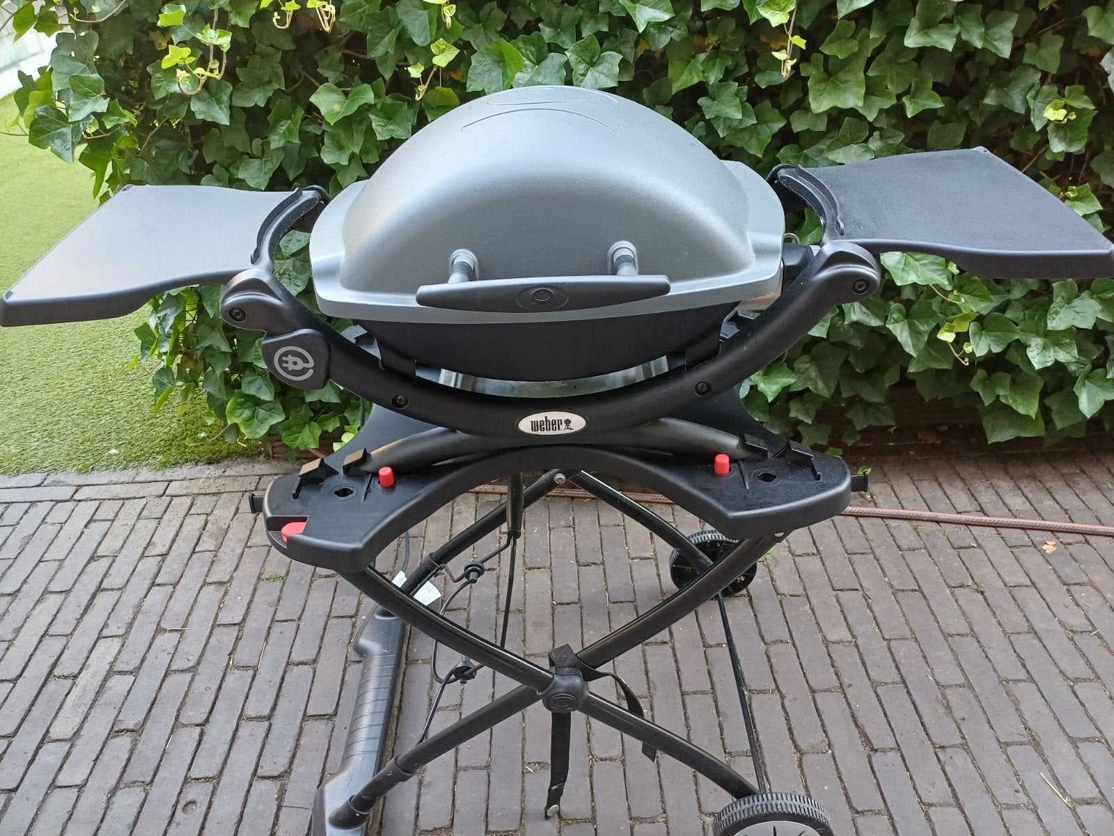 Weber Q1400 elektrische barbecue met hoes en bakplaat, Ophalen, Gebruikt, Weber