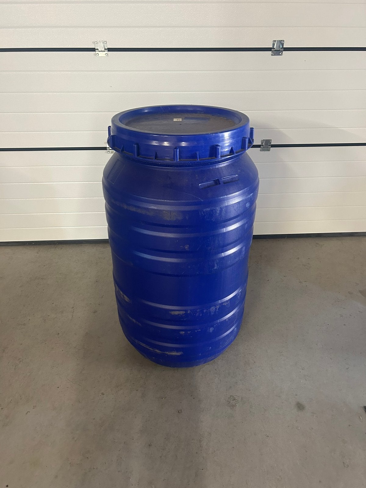 Vaten, tonnen met deksel 4 stuks, 150 liter of meer, Ophalen, Zo goed als nieuw